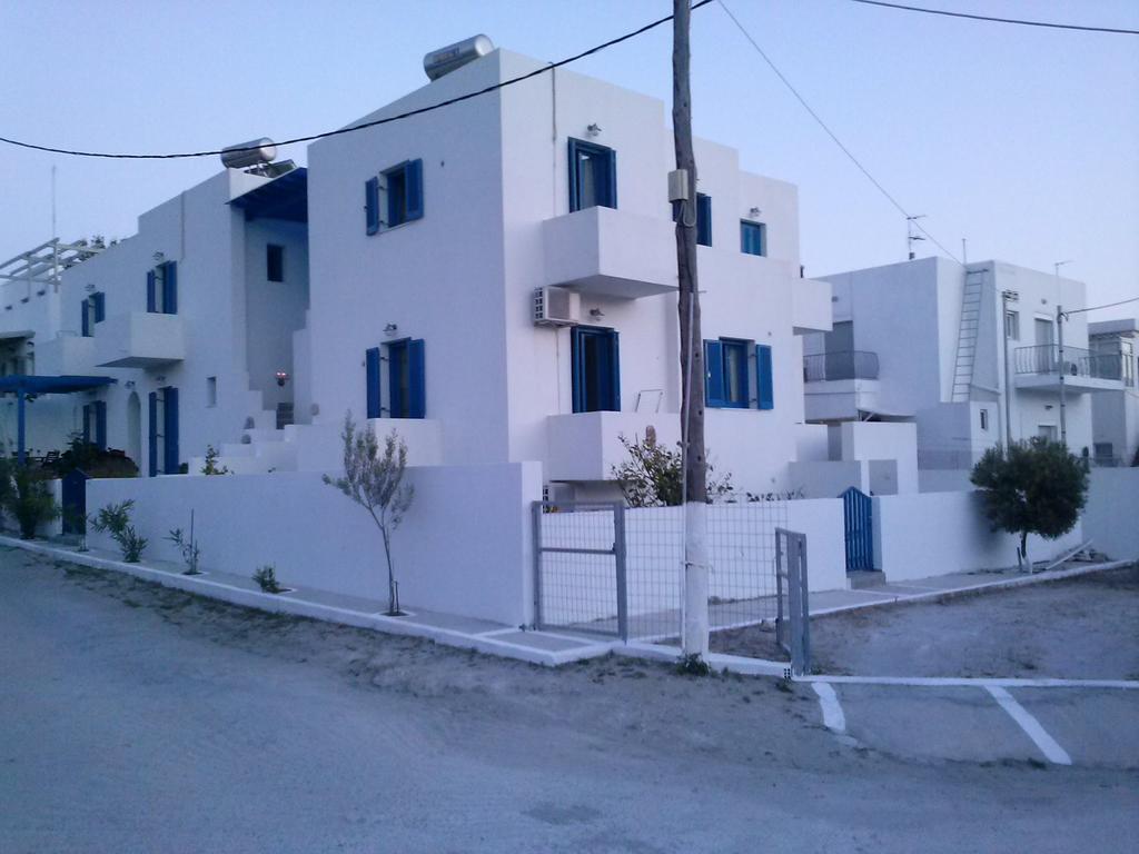 Eleni Apartments アダマス エクステリア 写真